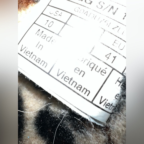 Ugg Leopard Print Slippers - Picture 12 of 13